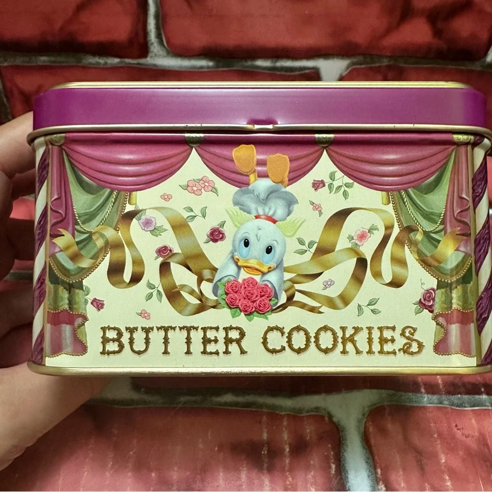 Disney Universal Studios Tokyo Japan Mickey and Minnie Cookie Tin